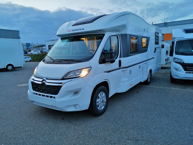 Adria Coral Axess ALL-IN 670 SL Listenpreis: 61395 Euro