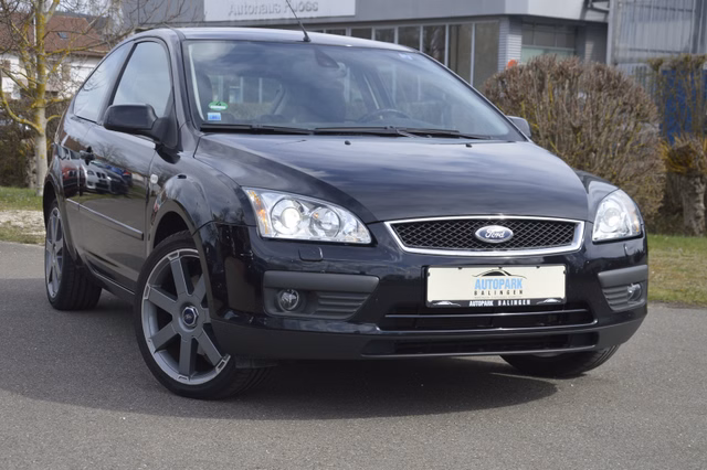 Ford Focus Titanium  Xenon 2.Hand Teilleder Gebrauchtwagen Kaufen | EZ 05/2005 | Preis 3.690 €