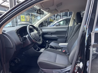 Mitsubishi Outlander Plus 2,2DI-D LED/TEMP/KAM/SHZ/ - foto 9