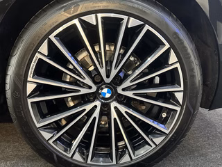 BMW 218 Active Tourer M-SPORT PANO HUD 360 MASSAGE H&K - bilder 40