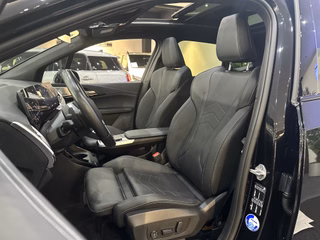BMW 218 Active Tourer M-SPORT PANO HUD 360 MASSAGE H&K - bilder 32