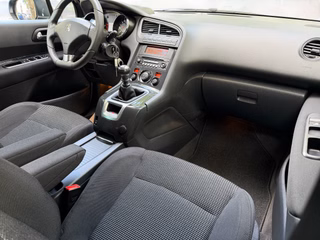 Peugeot 5008 Platinum  1. Hand Panorama Dach Klima - bilder 9