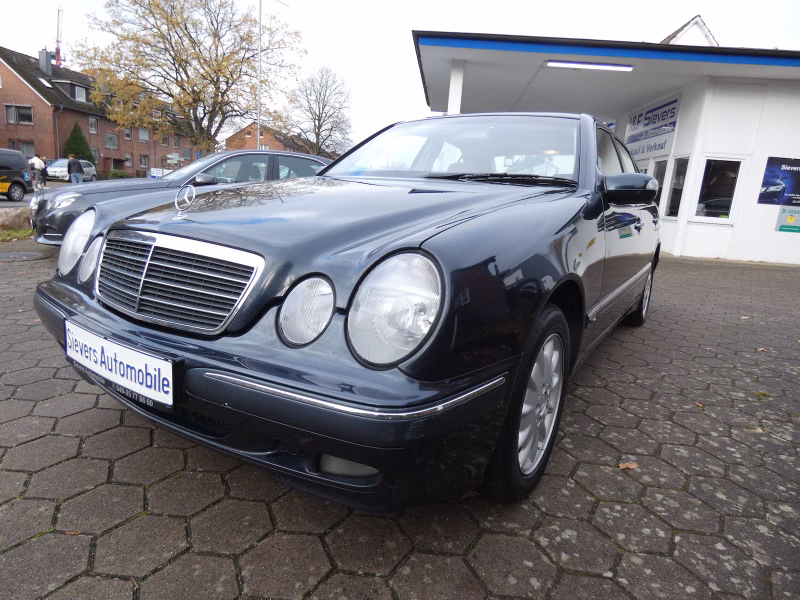 Mercedes-Benz E 320