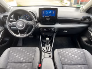Toyota Yaris Hybrid Teamplayer + Safety - & Comfort Paket - bilder 14