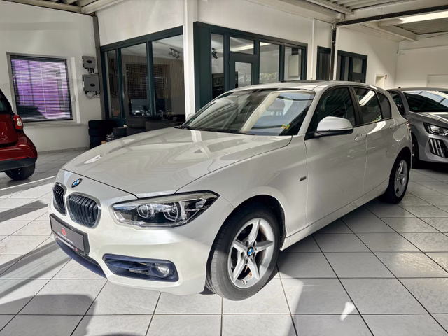 BMW 118 d Sport Line aut.  LED GSHD Navi PDC AHK SHZ Gebrauchtwagen Kaufen | EZ 09/2017 | Preis 11.999 €