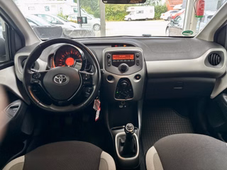 Toyota AYGO 1,0 x-play USB Bluetooth BC Klima ZV - foto 11