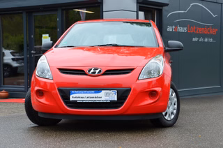 Hyundai i20 1.4 CRDi Classic 2. HAND/SCHECKHEFT/GARANTIE Used vehicle for sale | First registration 10/2010 | Price 3.490 €