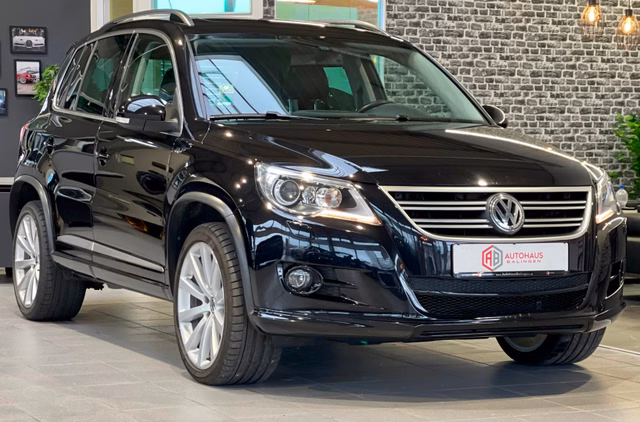 Volkswagen Tiguan Sport & Style 4M PANO|Bi-XEN|NAVI|AHK|19"|VOLL Gebrauchtwagen Kaufen | EZ 09/2010 | Preis 13.990 €