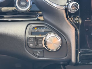 Dodge RAM 1500 Laramie Night AHK , Beifahrerdisplay - bilder 32