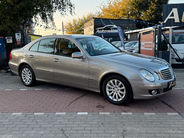 Mercedes-Benz E 320 CDI Lim*Aut*1.Hd*Nav*Xen*Leder*PDC*TÜV NEU - bilder 1