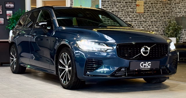 Volvo V60 Kombi Plus Dark Recharge Plug-In Hybrid AWD Gebrauchtwagen Kaufen | EZ 12/2022 | Preis 33.890 €