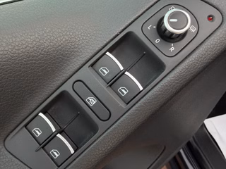 Volkswagen Tiguan Sport & Style 4Motion*Aut.*Xenon*Kamera* - foto 16