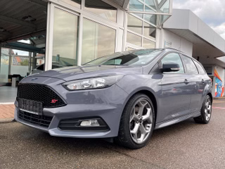 Ford Focus Turnier ST/Winter-Paket/getönte Scheiben - bilder 1