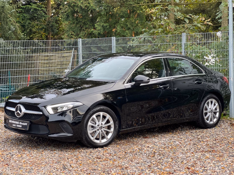 Mercedes-Benz A 250e*PROGRESSIVE*LED*NAVI*MODELL 2021*