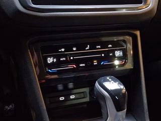 Volkswagen Tiguan Life 2.0TDI*KAMERA*CARPLAY*LED* - bilder 11