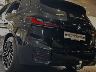 BMW 218 Active Tourer M-SPORT PANO MASSAGE 360K AHK - bilder 33