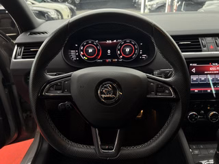Skoda Octavia Combi V-RS 245 / PANO / ACC / LED / LANE-ASSIST / FRONT-ASSIST - foto 16