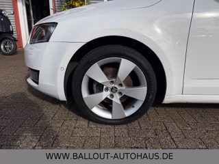 Skoda Octavia Elegance*2.HAND*KLIMA*ACC*TEMP*SPUR*NAVI - foto 10