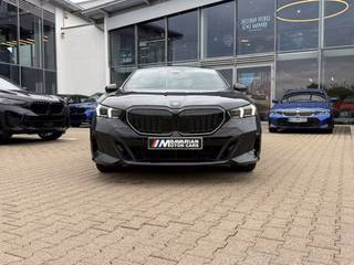 2027 BMW 540i xDrive - photo 2