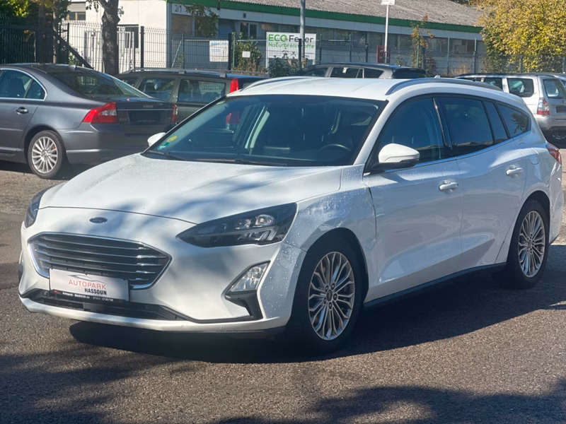 Ford Focus Turnier Titanium LED RFK SHZ Navi