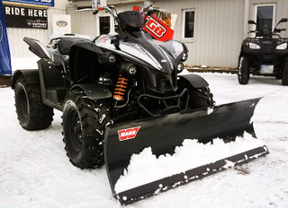 TGB Blade 550 EFI 4x4 IRS Winterdienst-Fahrzeug mit WARN-Schneeschild und Seilwinde, Batterie-Erhaltungsladegerät für Wintereinsatz und LOF Zulassung serienmäßig