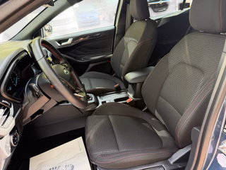 Ford Focus Turnier ST-Line ACC Navi CAM PDC LED - bilder 2