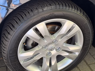 Peugeot 5008 Platinum  1. Hand Panorama Dach Klima - bilder 39
