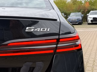 2027 BMW 540i xDrive - photo 1
