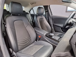 Mercedes-Benz A 180d Limousine Style*8G-DCT*KEYLESS*CARPLAY* - bilder 23