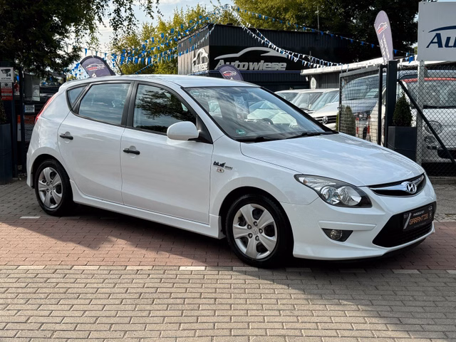 Hyundai i30 1.6CRDI*Blue*Klima*Ahk*E-Paket*2.HD*Tüv NEU - bilder 1