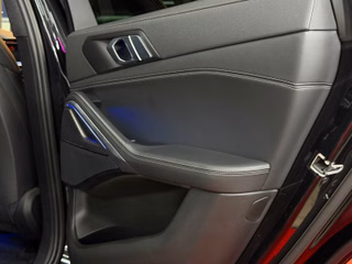BMW xDrive 30 d M Sport PANO/MEMORY/LED/ICONICGLOW/KAMERA - foto 32