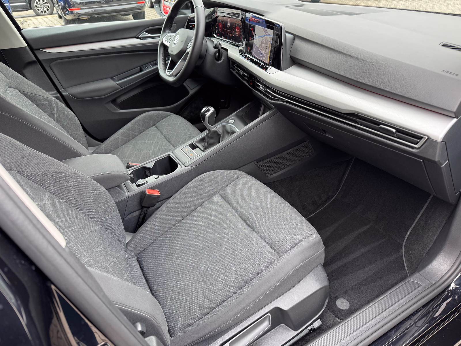 Volkswagen Golf VIII 1.5 TSI LIFE NEUE ALLW.REIFEN/ACT/LED/AIR CARE/SHZ/PDC/ACC