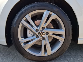 Volkswagen Golf VIII 1.5 TSI R-Line OPF KLIMA / AHK / NAVI / ACC / SITZHEIZUNG - bilder 13
