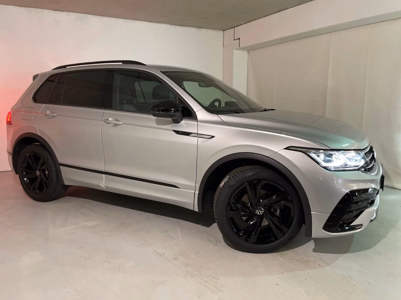 Volkswagen Tiguan R-Line,4 J. Gar,KAM,AHK,Navi,IQ,Black-Sty