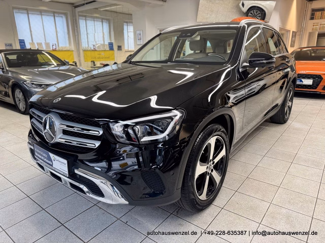 Mercedes-Benz GLC 220 d 4Matic AIRMATIC CARPLAY AHK 360°-KAM Used vehicle for sale | First registration 09/2019