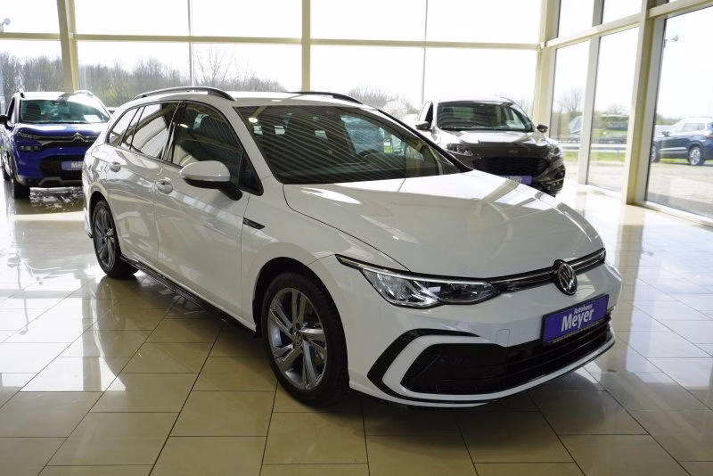 Volkswagen Golf Var.R-Line 1.5 eTSI DSG 4*J.Gar/LED/Navi/Winterp.    **