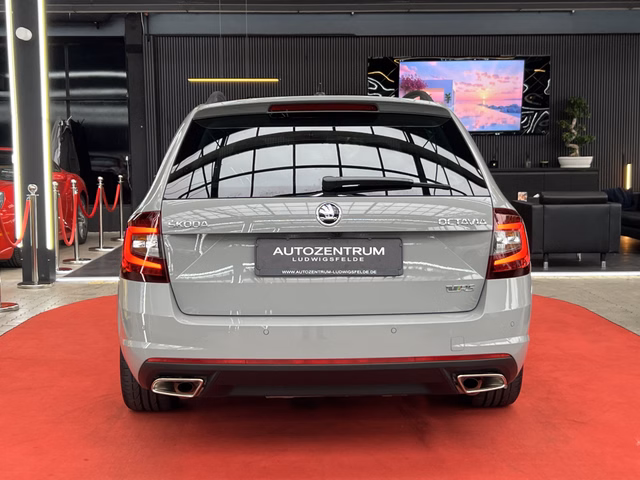 Skoda Octavia Combi V-RS 245 / PANO / ACC / LED / LANE-ASSIST / FRONT-ASSIST - foto 5