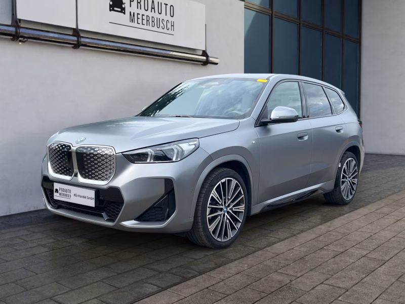 BMW iX1 30 xDrive M Sport MASSAGE/AHK/MMRY/PANO/HUD