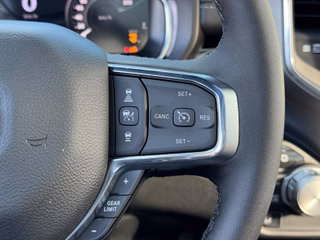 Dodge RAM 1500 Laramie Night AHK , Beifahrerdisplay - bilder 30