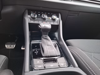 Skoda Karoq 1.5 TSI Sportline DSG / ACC / NAVI / KAMERA / SITZHEIZUNG - bilder 9