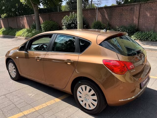 Opel Astra J 5-trg. Selection - foto 7