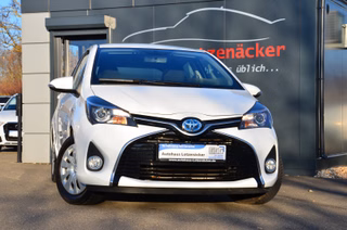 Toyota Yaris Aut. 1.5 VVT-i (Hybrid) EU6, Comfort LED K 8-fach | Service+ HU neu bei VK Used vehicle for sale | First registration 11/2015 | Price 10.990 €