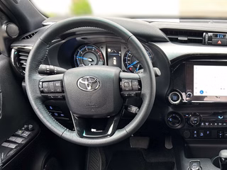 Toyota Hilux Double Cab Invincible 4x4 + WKR - foto 12