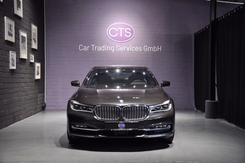 BMW 750 i xDrive/2 HAND/DISPLAY KEY/HARMAN KARDON