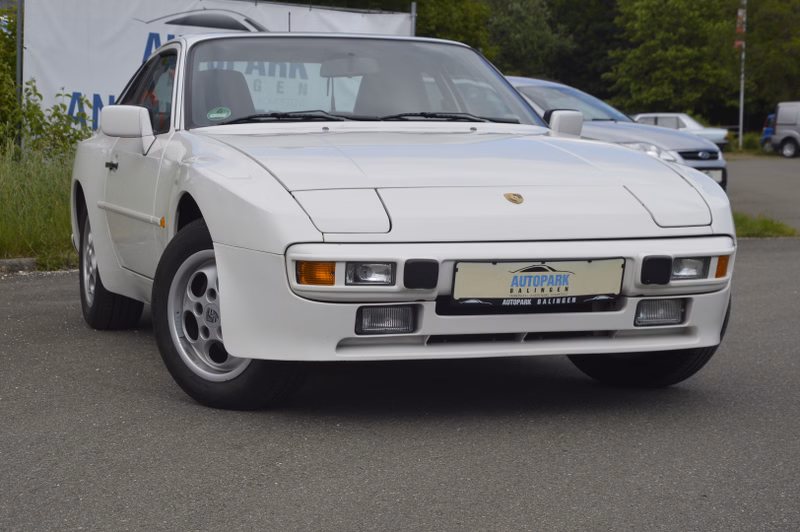 Porsche 944