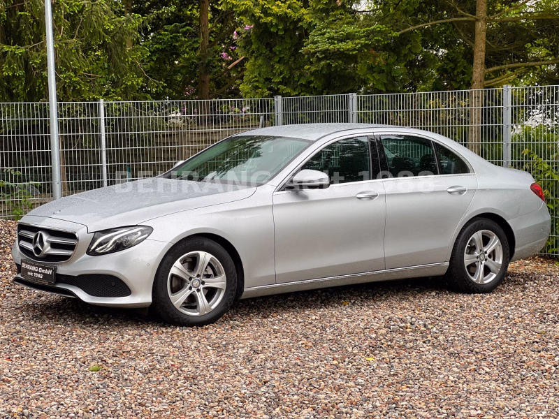 Mercedes-Benz E220d AVANTGARDE *9-GTRONIC*LED*COMAND*HEAD-UP*