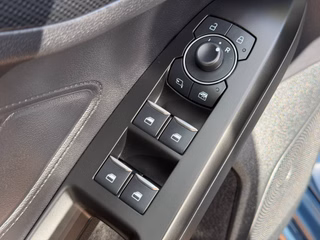 Ford Focus Turnier ST-Line ACC Navi CAM PDC LED - bilder 11