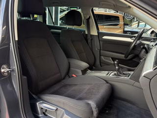 Volkswagen Passat Variant BlueMotion LED / PDC / ACC - foto 23