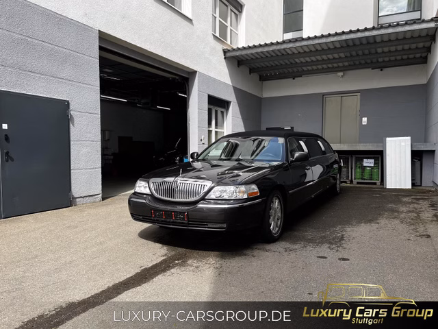 Lincoln Town Car 4,6 V8 Presidential Town Stretch-Limou Used vehicle for sale | First registration 01/2010