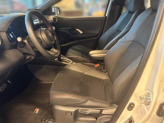 Toyota Yaris Hybrid GR Sport 1,99% +JBL+ Infotainment-Paket, Safety-Paket - bilder 10